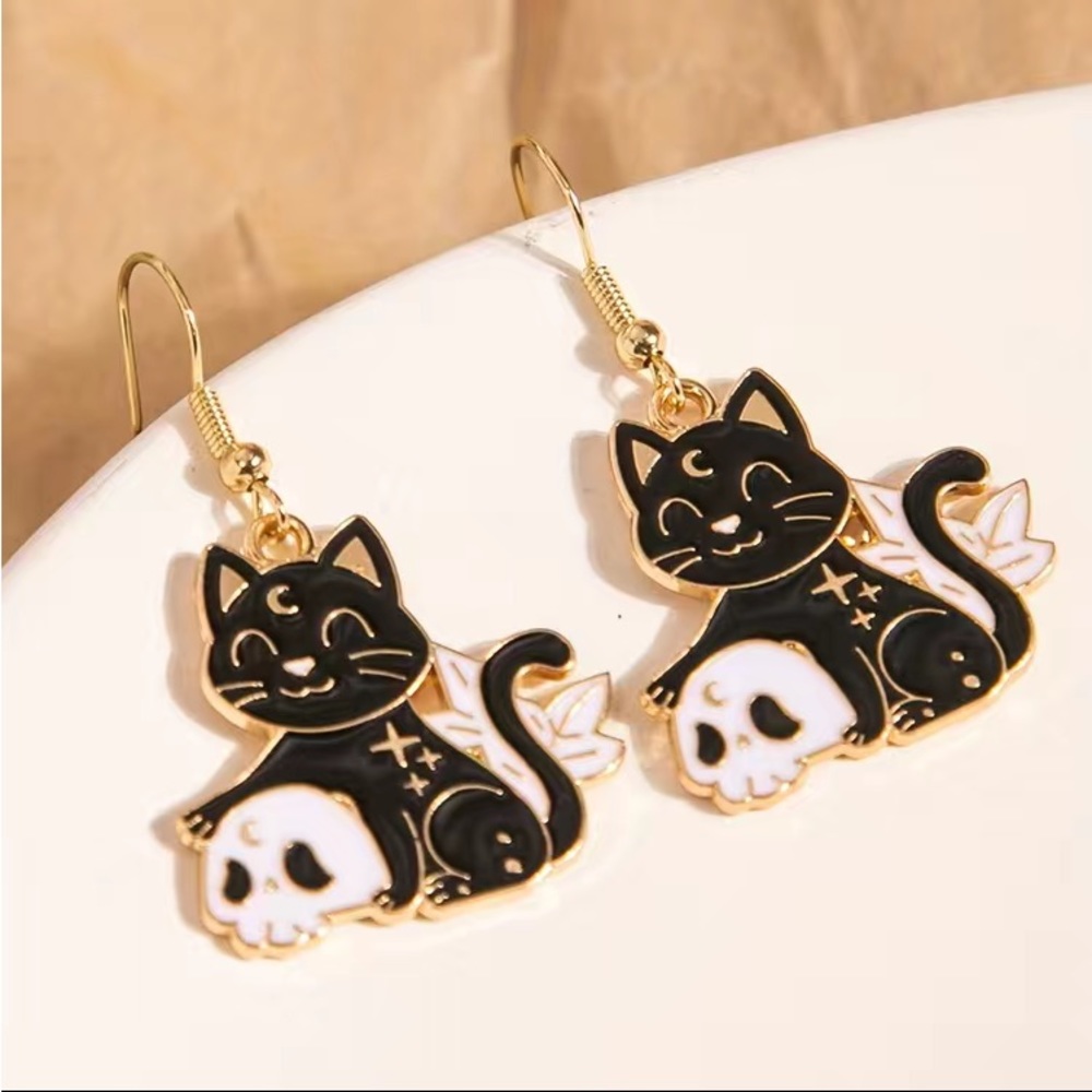 Drip Oil Cartoon Black Cat W/ Skull Earrings!!! (NWT)